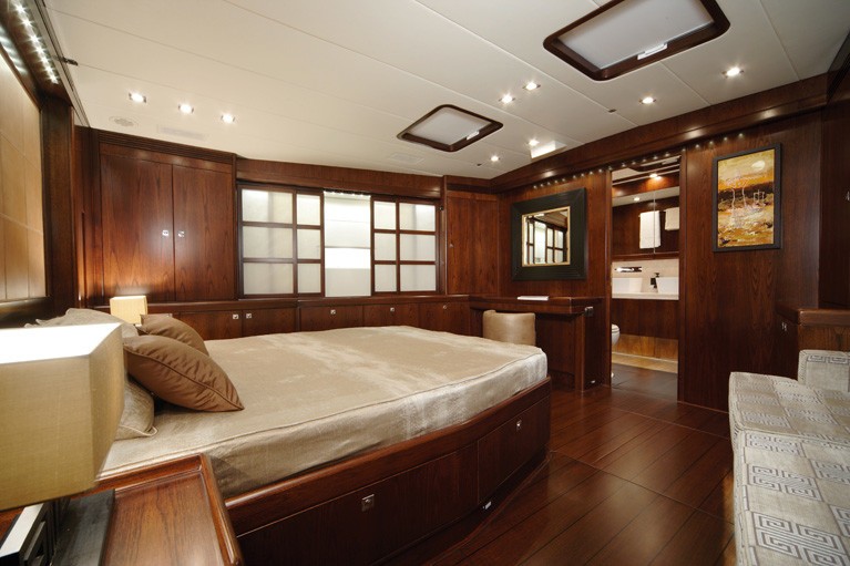 The 30m Yacht FAR AND WIDE