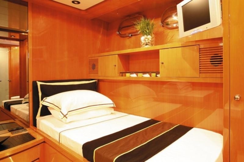 The 30m Yacht LADY LUCK