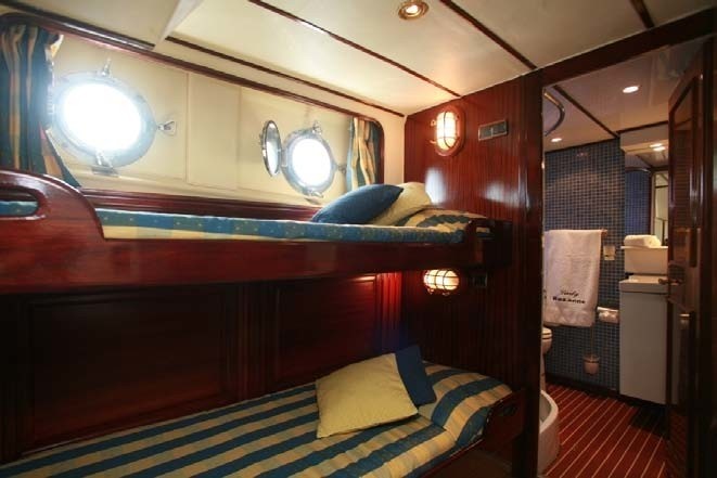 The 30m Yacht LADY ROXANNE