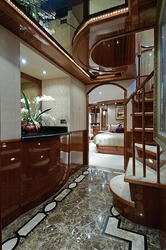 The 30m Yacht LIMITLESS