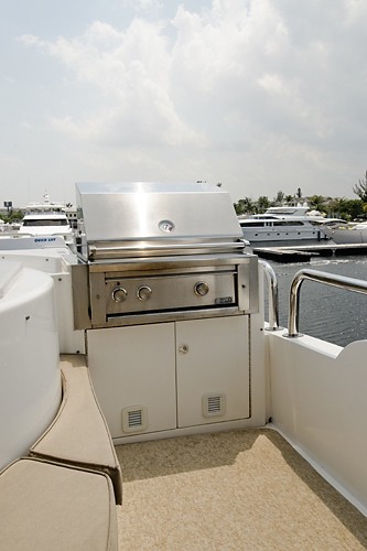 The 30m Yacht LIMITLESS