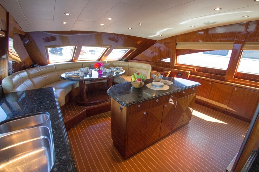 The 30m Yacht LIMITLESS