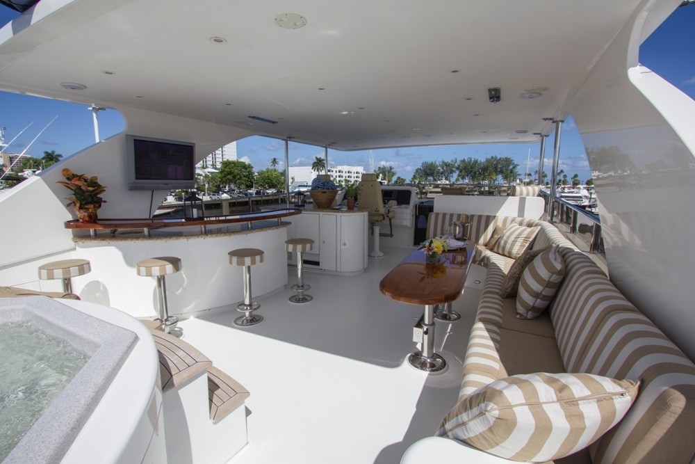 The 30m Yacht LIMITLESS