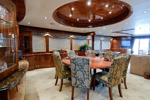 The 30m Yacht LIMITLESS