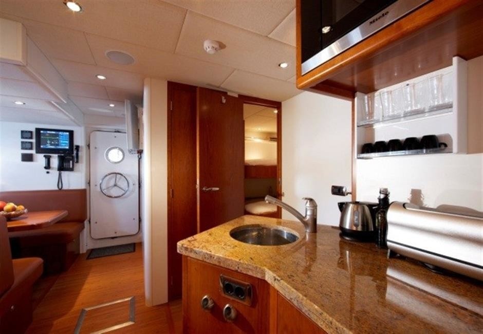 The 30m Yacht MAXIMUS