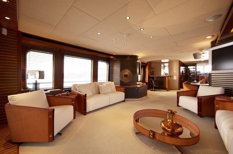 The 30m Yacht MAXIMUS