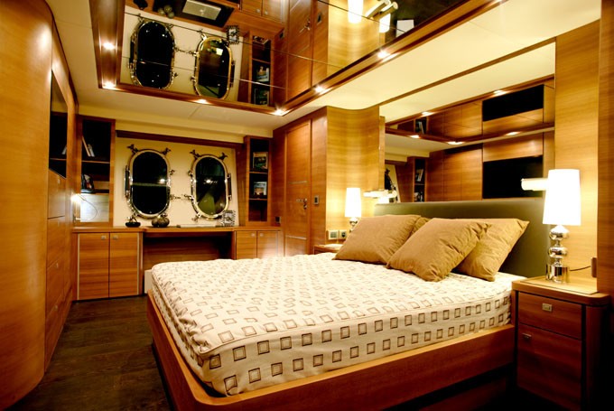 The 30m Yacht MAYAMA