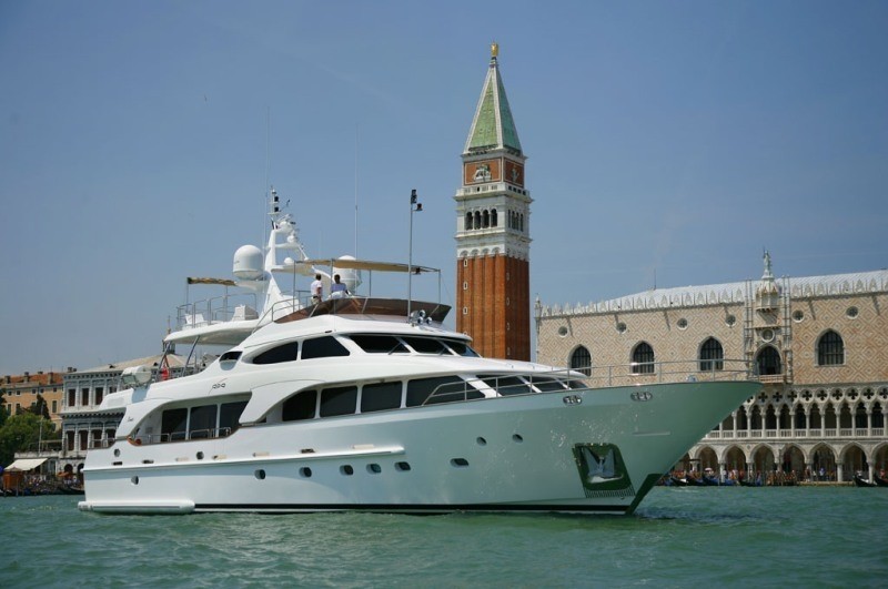 The 30m Yacht QUID PRO QUO