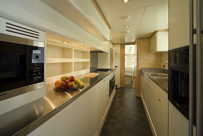 The 30m Yacht SALU