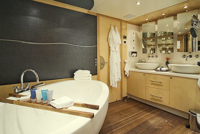 The 30m Yacht SALU