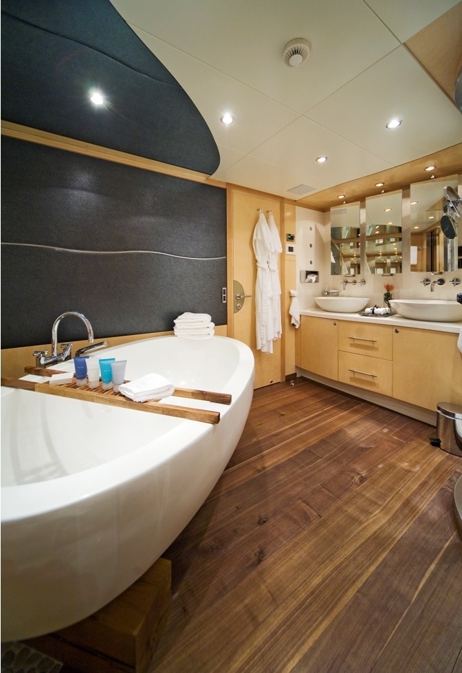 The 30m Yacht SALU
