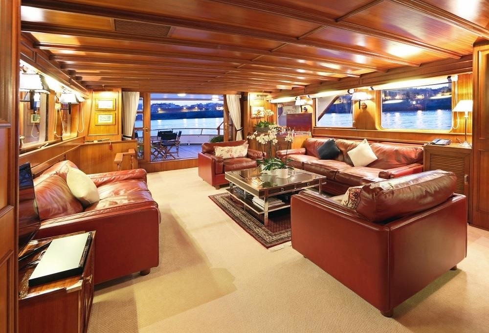 The 30m Yacht SPREZZATURA