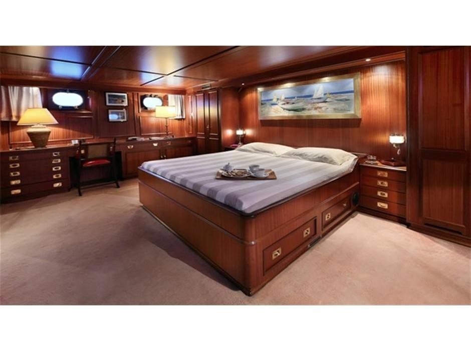 The 30m Yacht SPREZZATURA