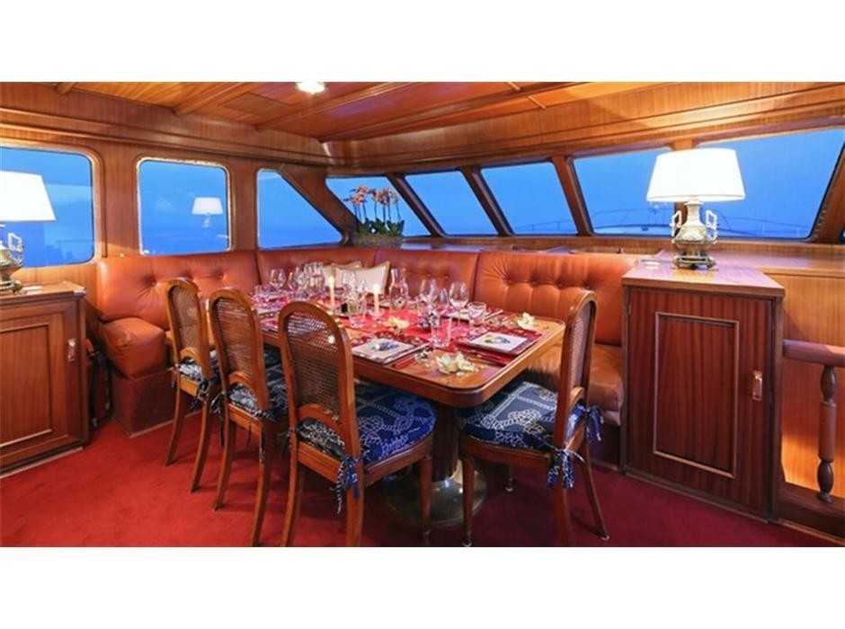 The 30m Yacht SPREZZATURA