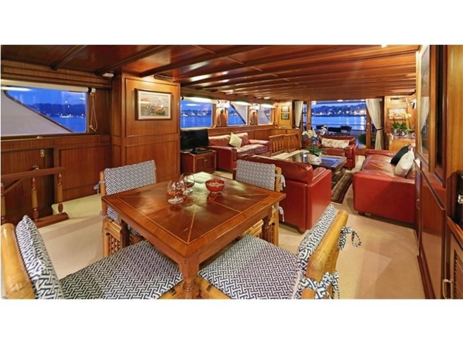 The 30m Yacht SPREZZATURA
