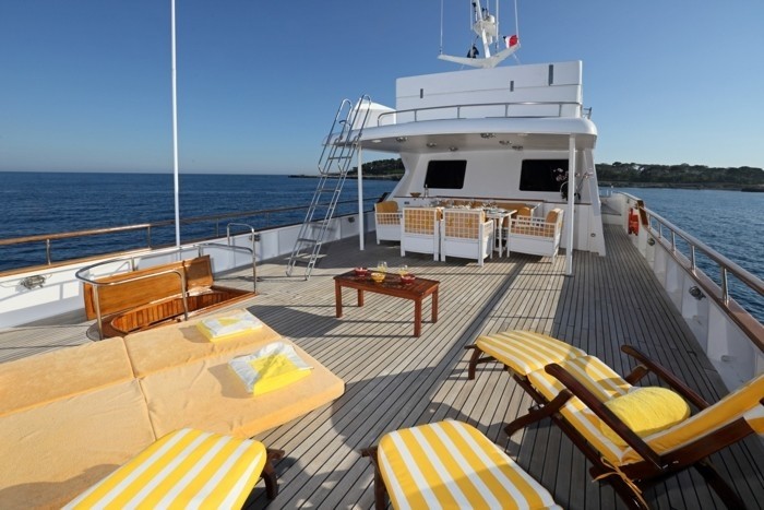 Life On Yacht SPREZZATURA