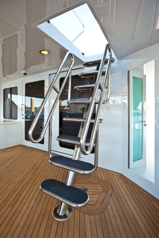 The 30m Yacht SUNDAY MONEY