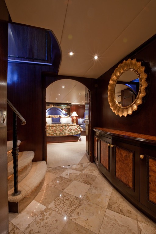 The 30m Yacht SUNDAY MONEY