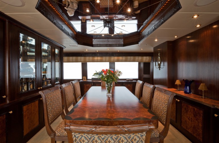 The 30m Yacht SUNDAY MONEY