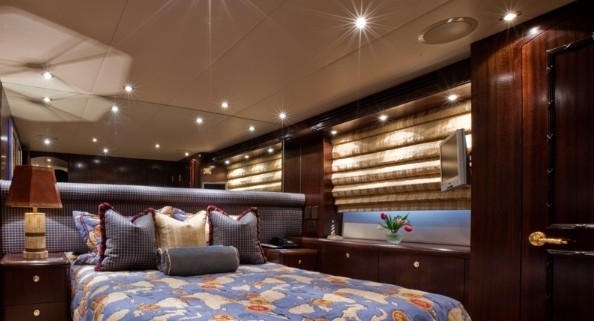 The 30m Yacht SUNDAY MONEY