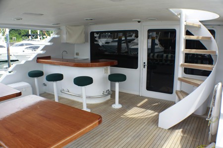 The 30m Yacht TURNIN' LEFT
