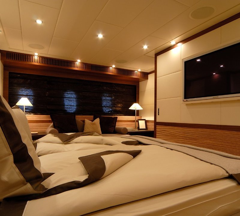 The 31m Yacht ALEON