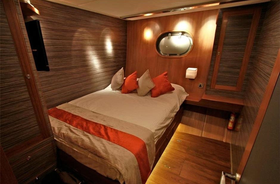 The 32m Yacht SILVER LINING