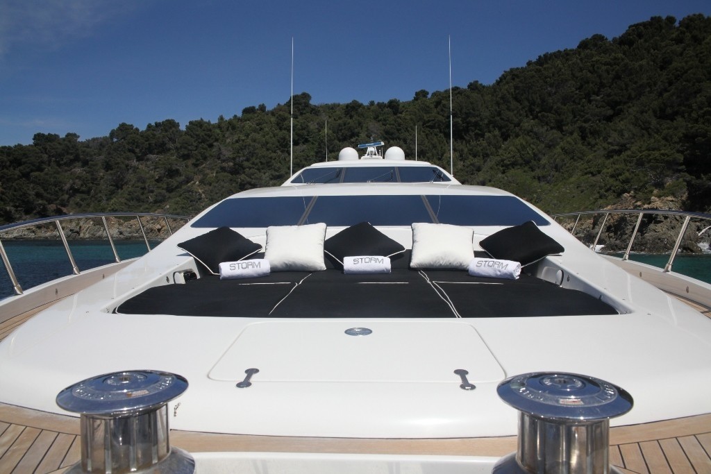 Life On Yacht THE STORM 1