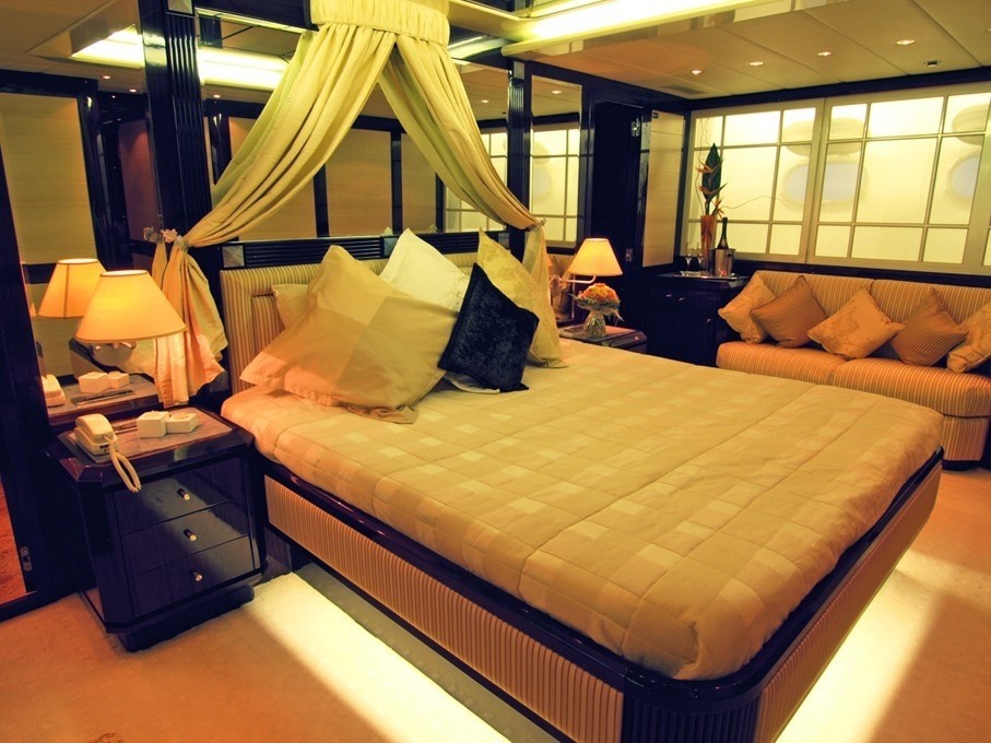 The 33m Yacht EQUILIBRIUM