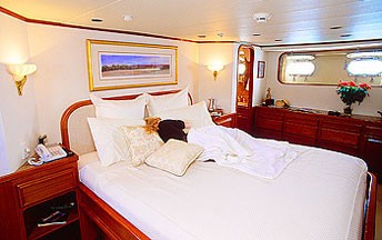 The 33m Yacht HUNTRESS
