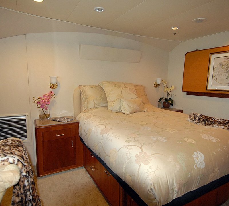 The 33m Yacht KALEEN