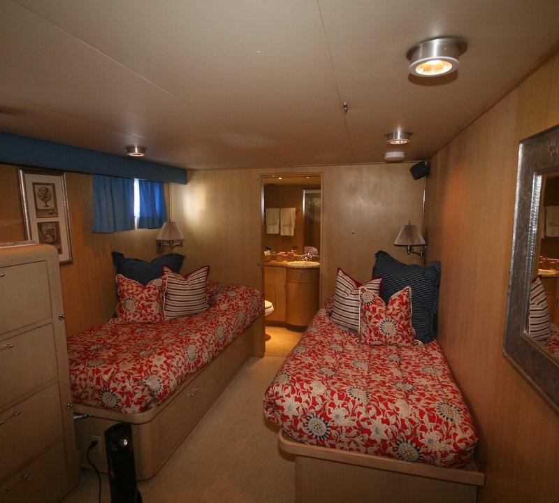 The 33m Yacht KALEEN
