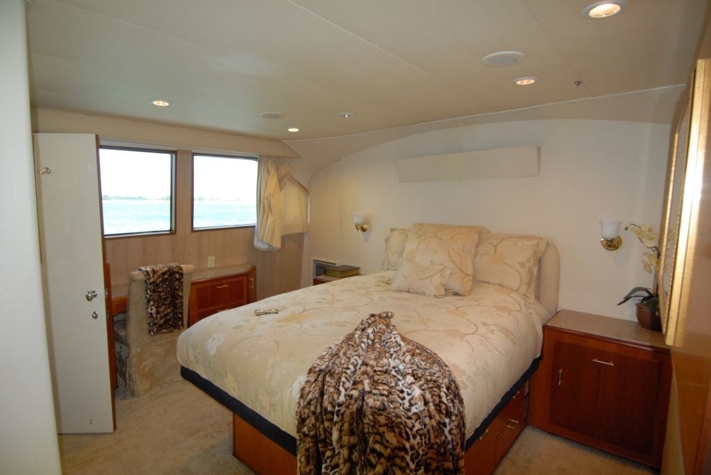 The 33m Yacht KALEEN