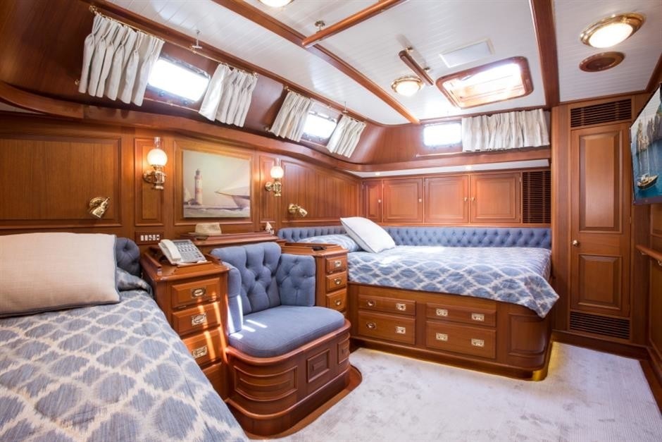 The 33m Yacht KEEWAYDIN