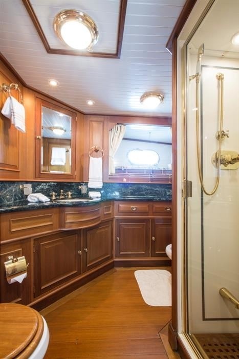 The 33m Yacht KEEWAYDIN