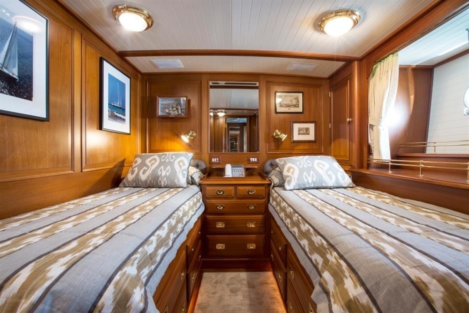 The 33m Yacht KEEWAYDIN