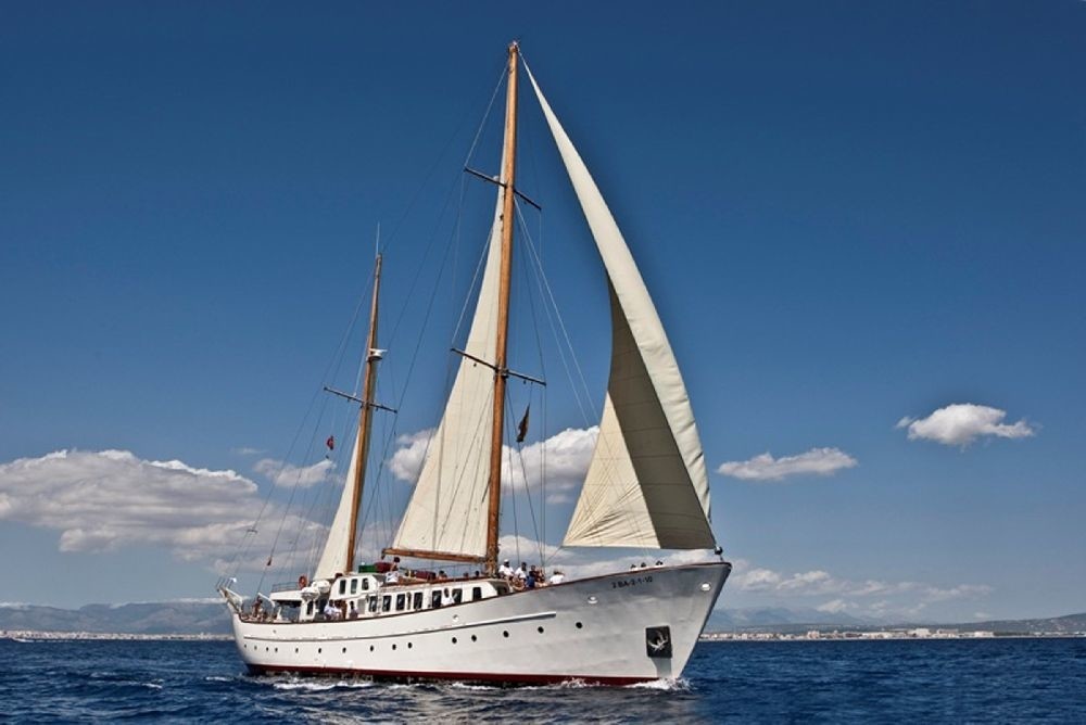 The 33m Yacht SOUTHERN CROSS