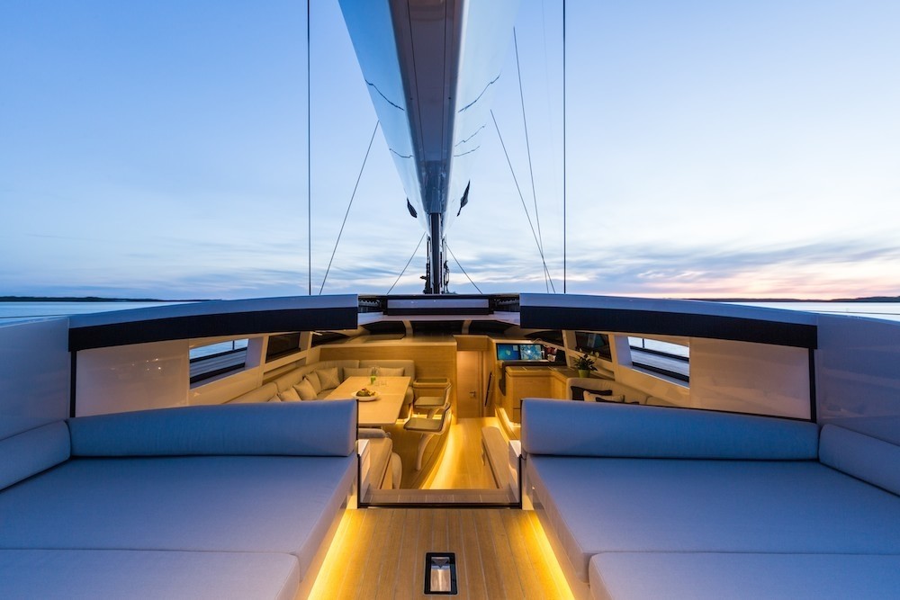 The 33m Yacht WINWIN
