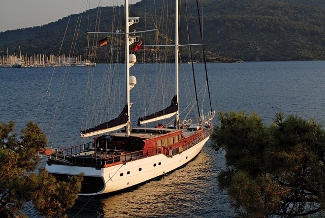 The 34m Yacht BLUE EYES