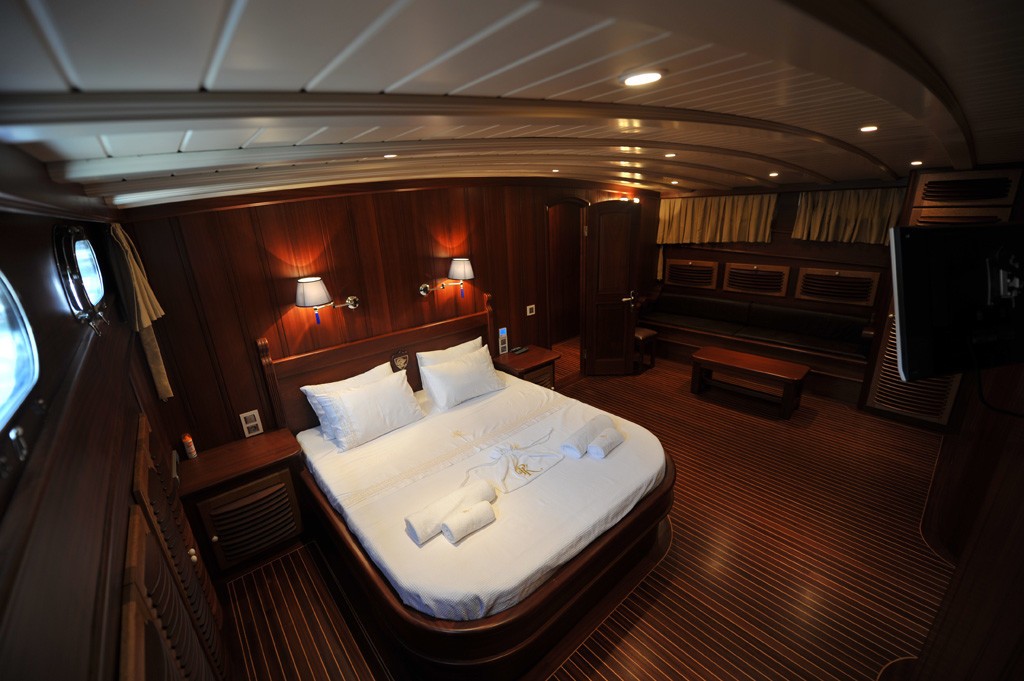 The 34m Yacht PRINCESS KARIA II