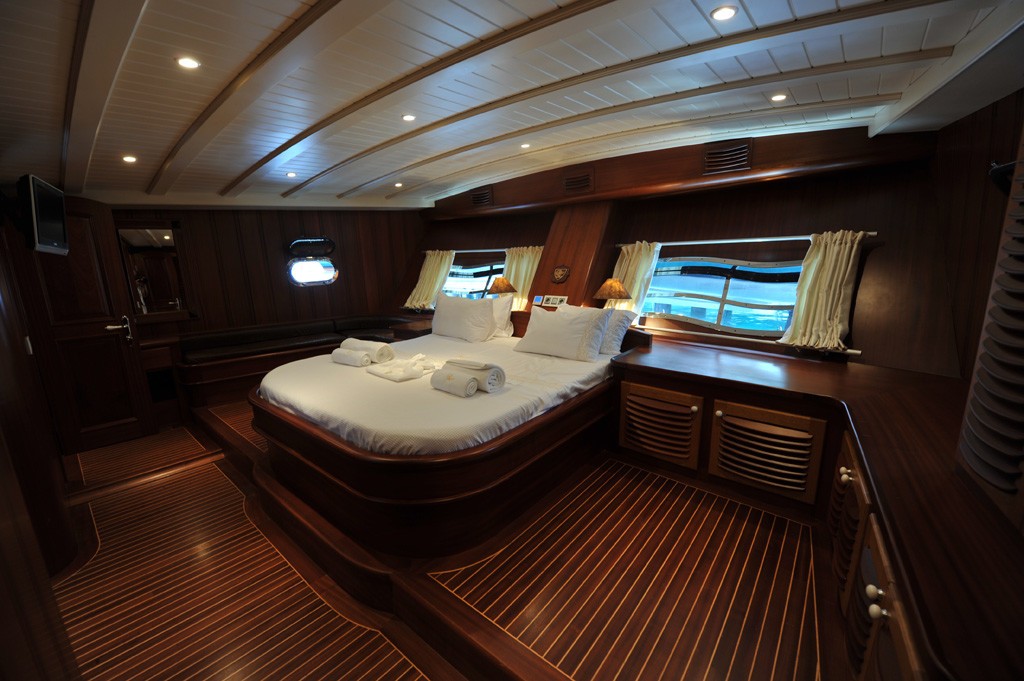 The 34m Yacht PRINCESS KARIA II