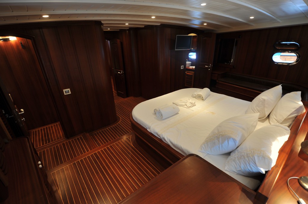 The 34m Yacht PRINCESS KARIA II