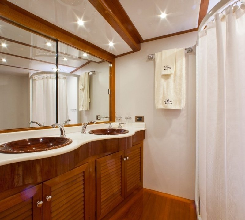 The 34m Yacht REE
