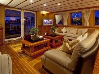 Saloon On Board Yacht 5 FISHES