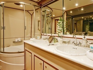 Bath Aboard Yacht 5 FISHES