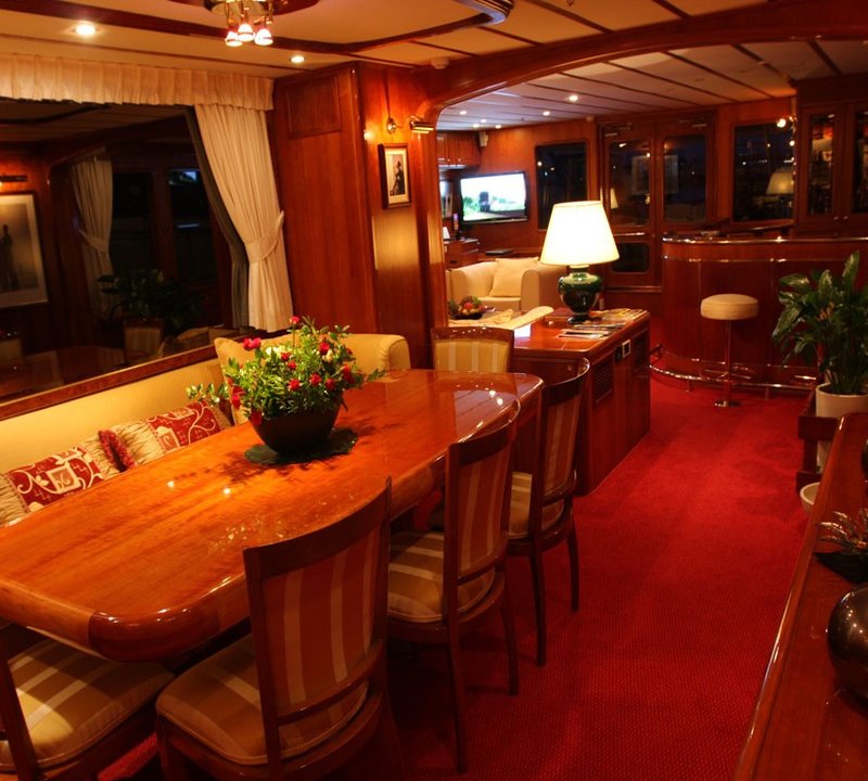 Evening: Yacht 5 FISHES's Eating/dining Saloon Captured