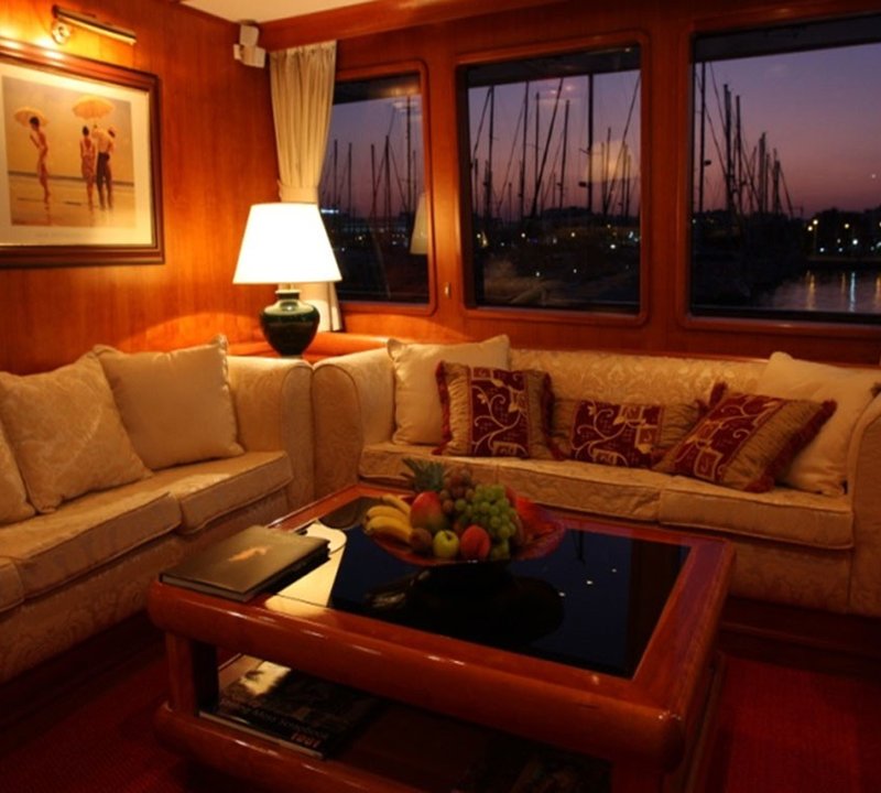 Sitting: Yacht 5 FISHES's Saloon Photograph