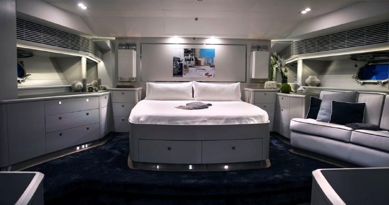 The 35m Yacht CAROLINE 1