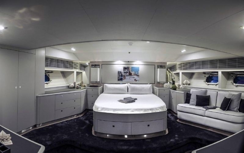 The 35m Yacht CAROLINE 1