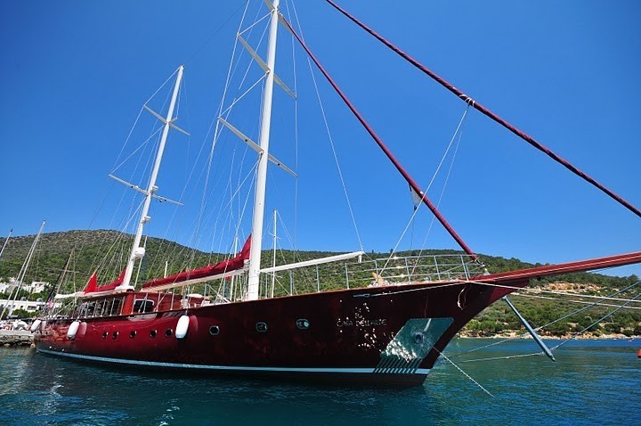 Overview On Yacht CASA DELL ARTE II